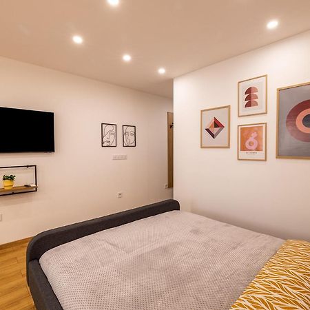 Luxury Studio Living High-End Amenities And Great Location By Flat Mаnager Sofia Eksteriør bilde