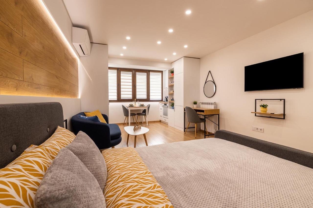Luxury Studio Living High-End Amenities And Great Location By Flat Mаnager Sofia Eksteriør bilde